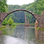 Rakotzbrücke im Regen