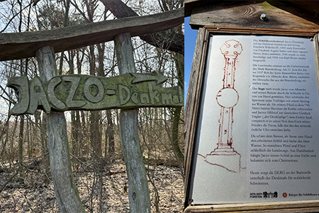 Hinweisschilder zum Denkmal in Spandau