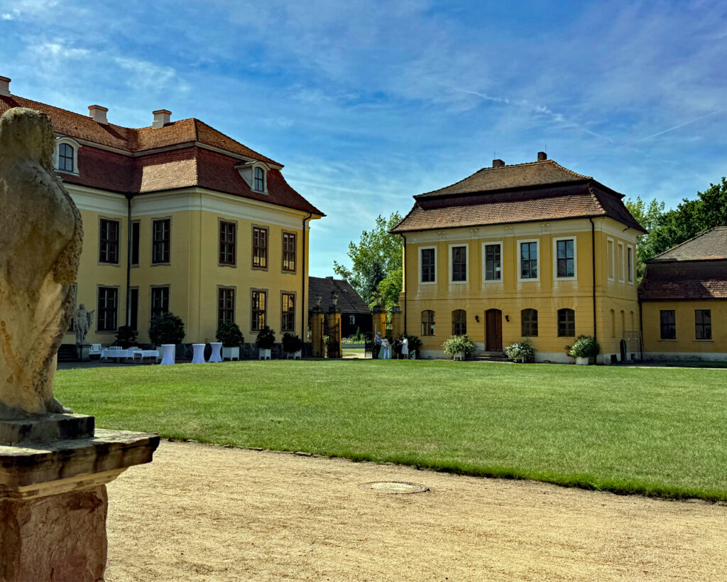 Der westliche Kavalierbau