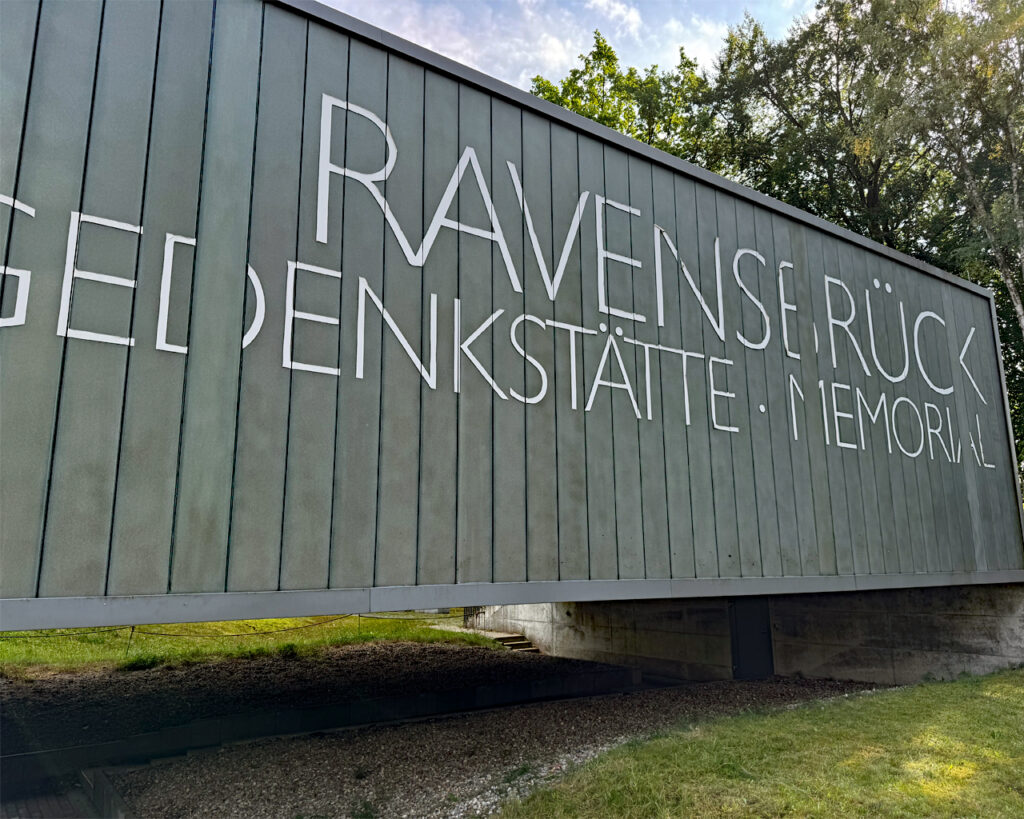 Empfangscontainer der aktuellen Ausstellung