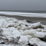 Niedrigwasser und Eis an der Ostsee